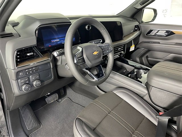 2025 Chevrolet Suburban High Country photo 2