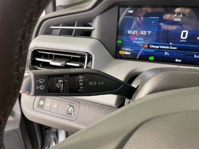 2027 Chevrolet Bolt LT - Photo 9