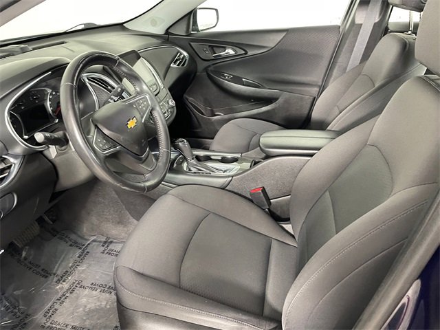 2018 Chevrolet Malibu 1LT photo 2