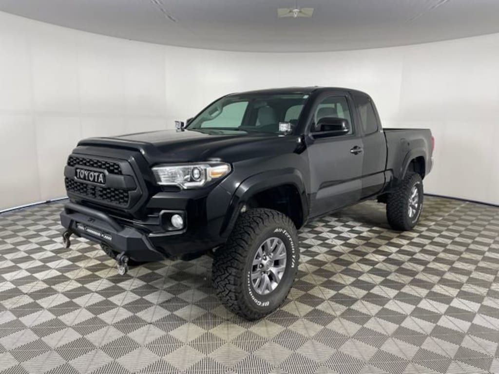 Used 2016 Toyota Tacoma SR5 Truck
