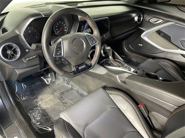 2017 Chevrolet Camaro 2LT photo 2