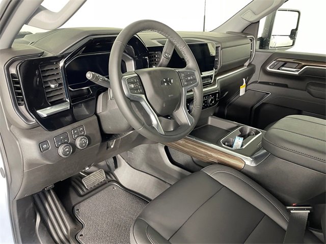 2025 Chevrolet Silverado 2500HD LT photo 2
