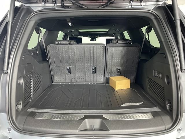 2026 Chevrolet Suburban High Country - Photo 15