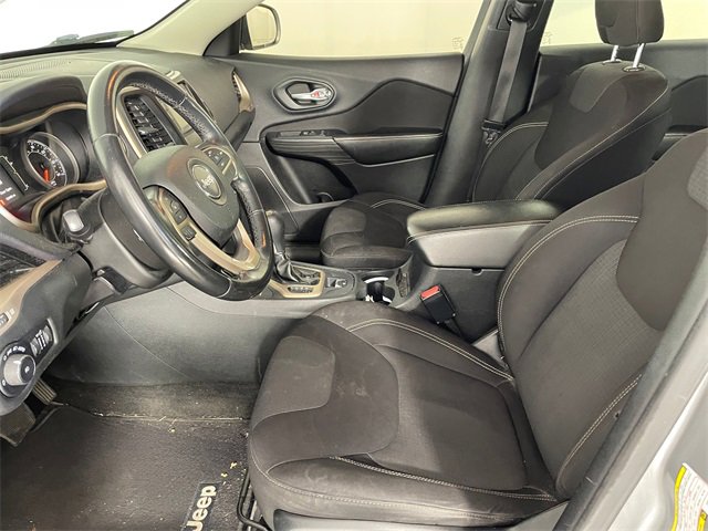 2015 Jeep Cherokee Latitude photo 2