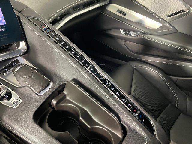 2020 Chevrolet Corvette 2LT - Photo 9