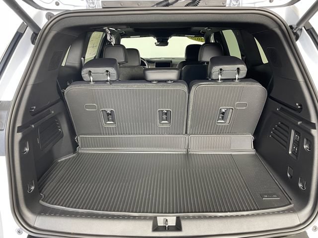 2026 GMC Acadia Denali - Photo 15