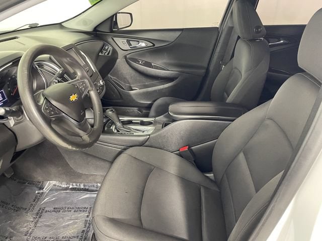 1G1ZD5ST5JF221195