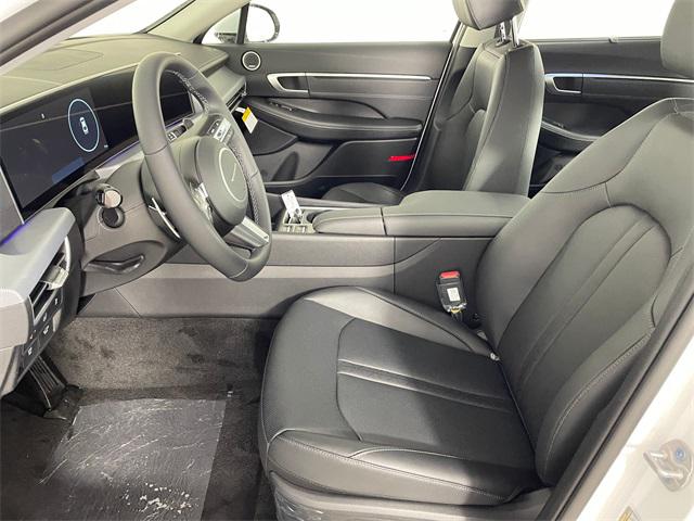2025 Hyundai Sonata Hybrid Limited photo 2