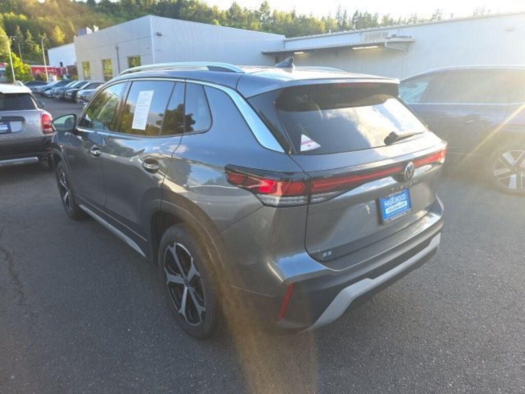 Certified 2025 Volkswagen Tiguan 2.0T SE SUV