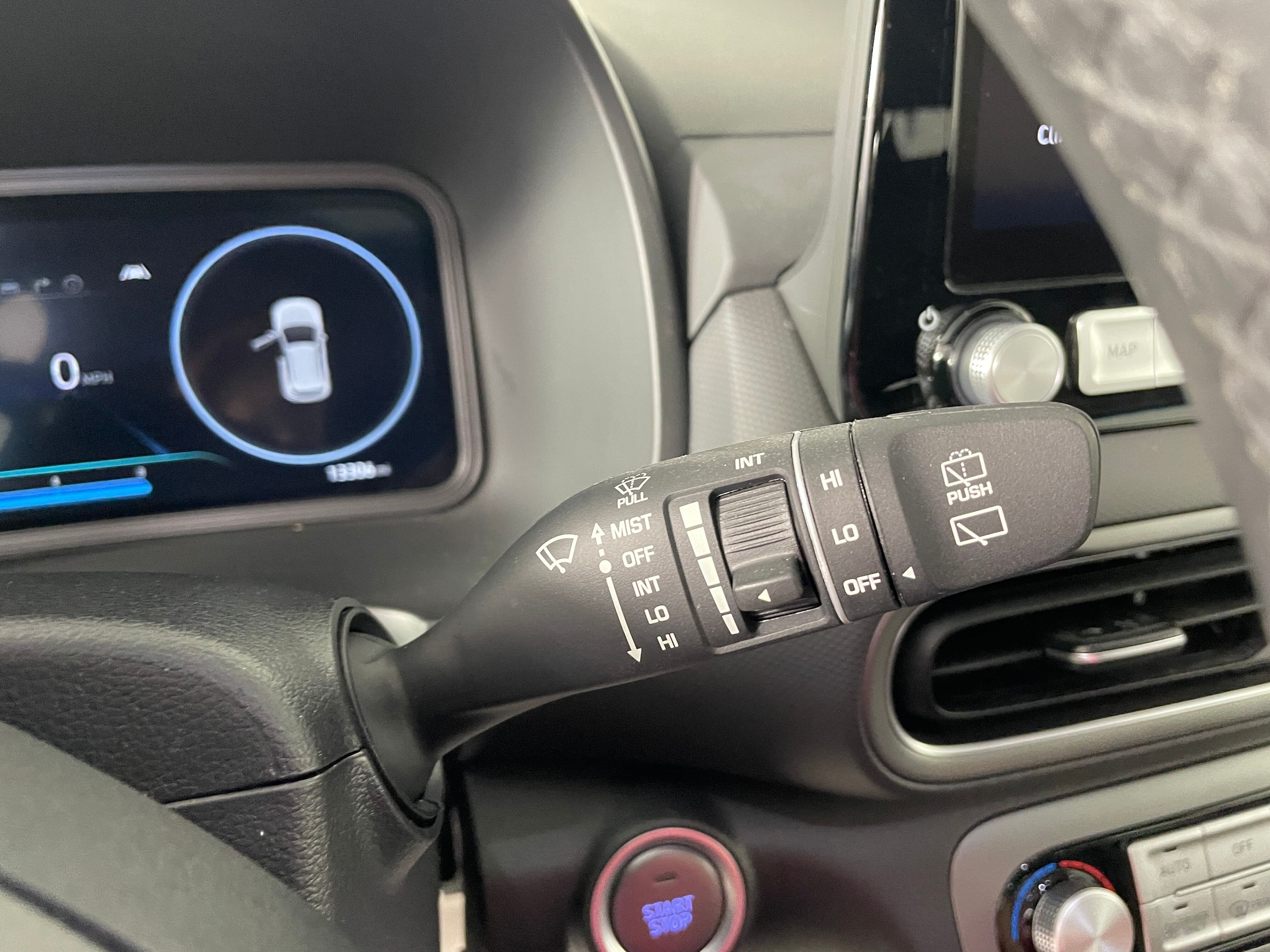 2023 Hyundai Kona EV SEL - Photo 12