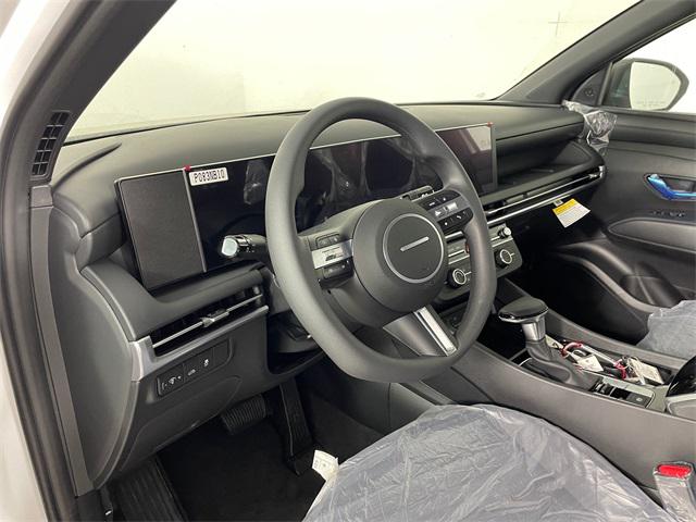 2025 Hyundai Santa Cruz SE photo 2