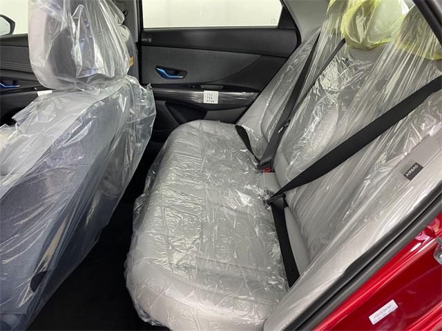 2025 Hyundai Elantra Hybrid Limited photo 4