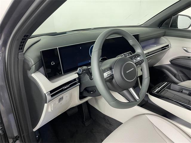 2025 Hyundai Tucson Hybrid Limited photo 2