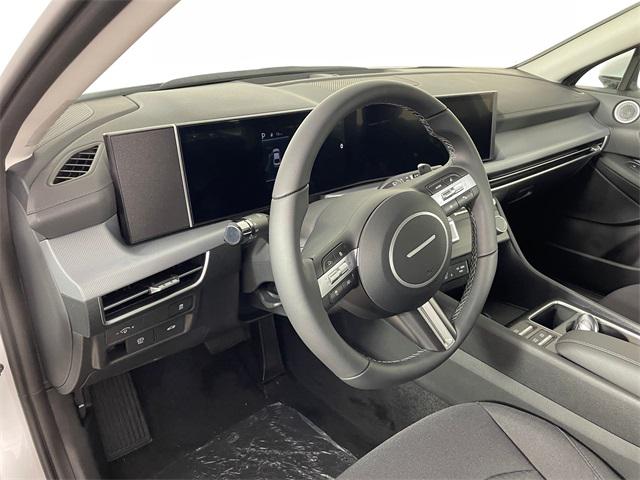 2026 Hyundai Sonata SEL Sport photo 2