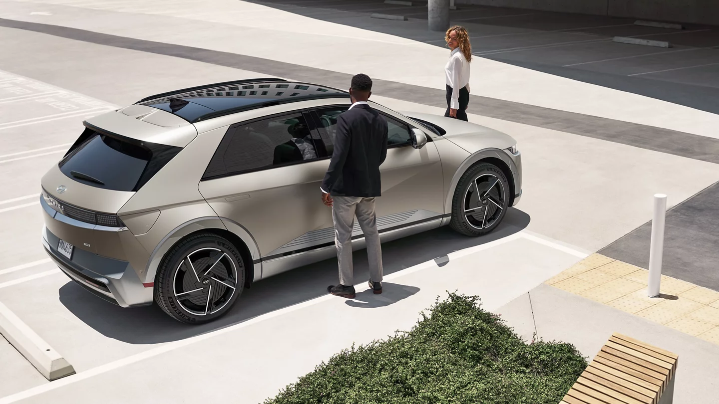 First Impressions: Bold, Modern, and Minimalist