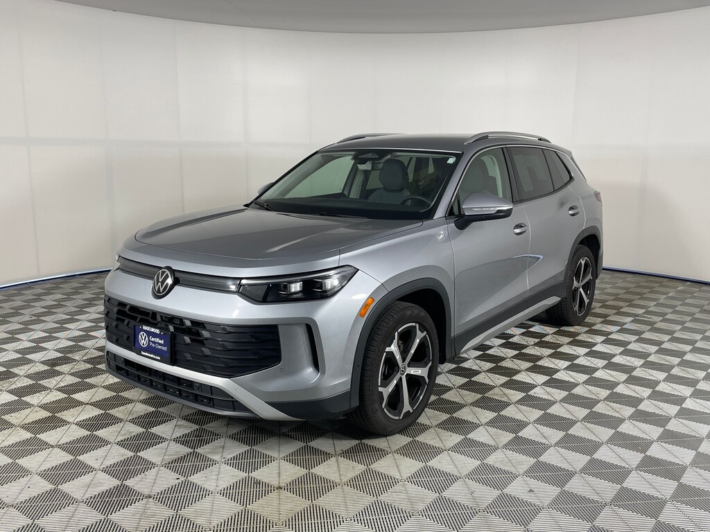 Certified 2025 Volkswagen Tiguan 2.0T SE SUV