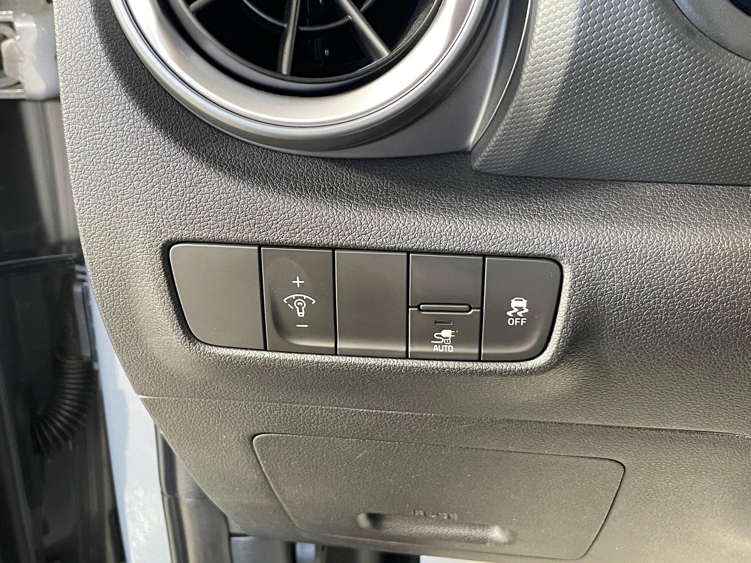 2023 Hyundai Kona EV SEL - Photo 14