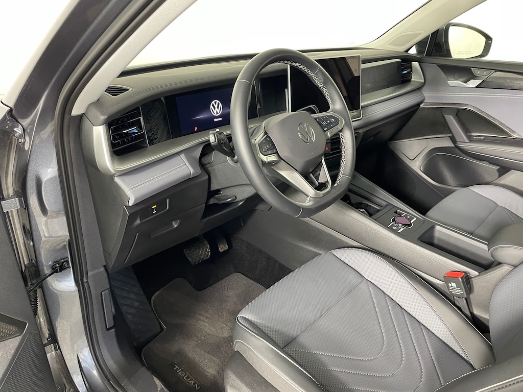 Certified 2025 Volkswagen Tiguan 2.0T SE SUV