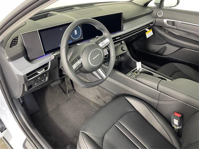 2025 Hyundai Sonata Hybrid Limited photo 2