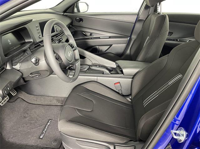 2025 Hyundai Elantra SEL Sport photo 2