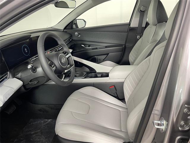 2025 Hyundai Elantra Hybrid Limited photo 2