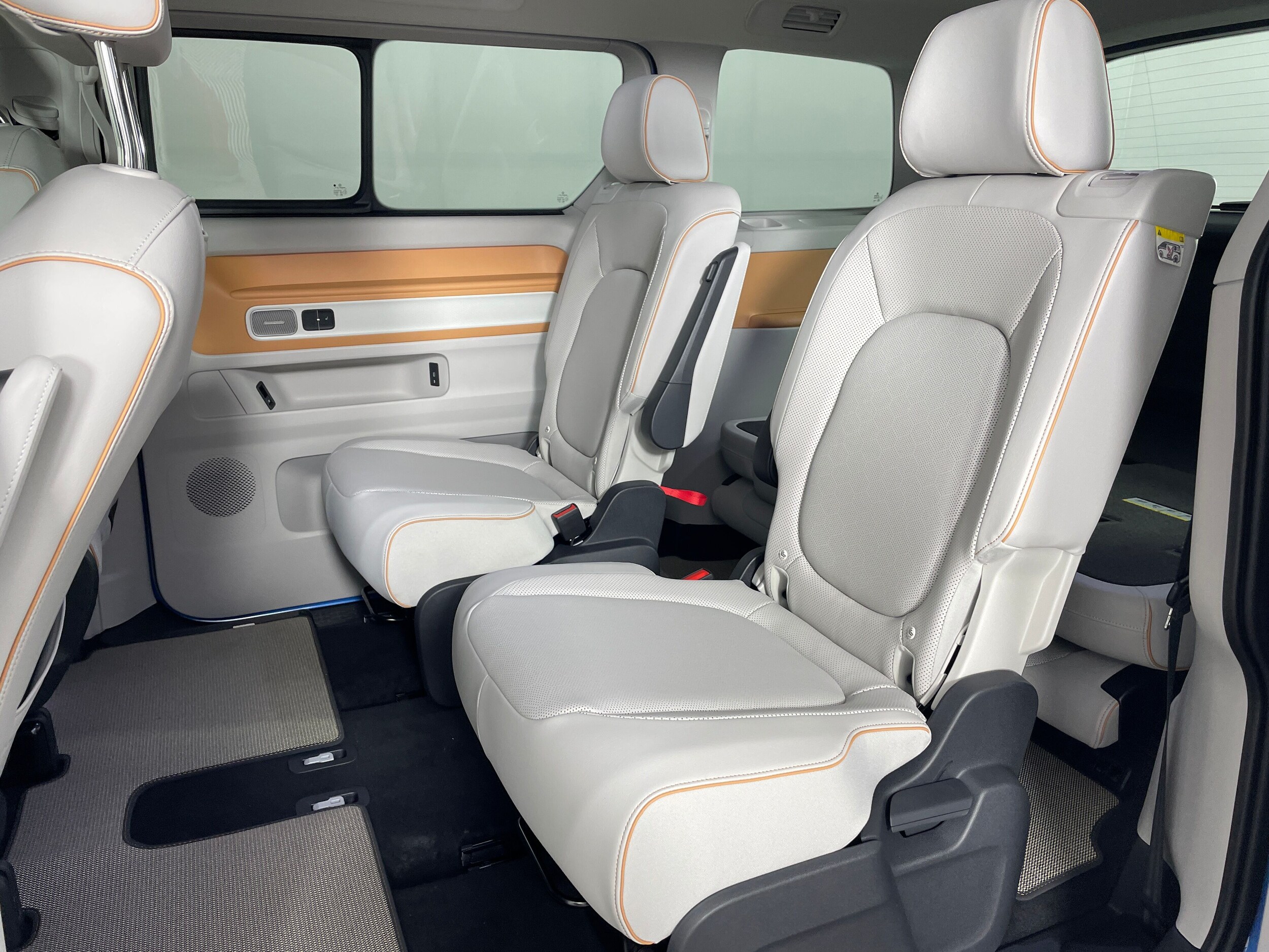 2025 Volkswagen ID. Buzz Pro Plus photo 4