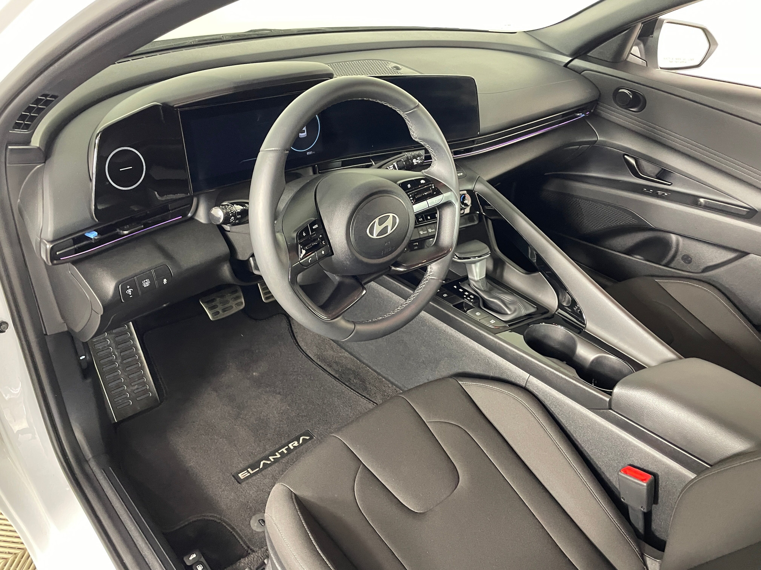 2025 Hyundai Elantra Hybrid photo 2