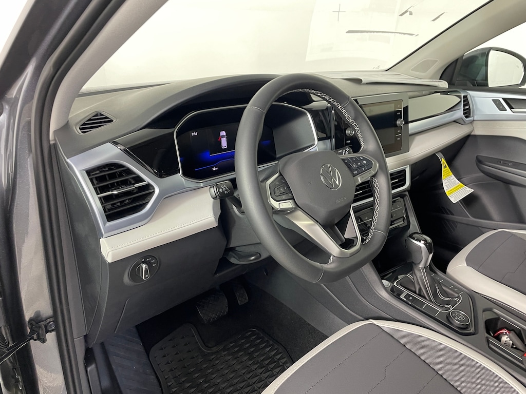 New 2025 Volkswagen Taos 1.5T SE SUV