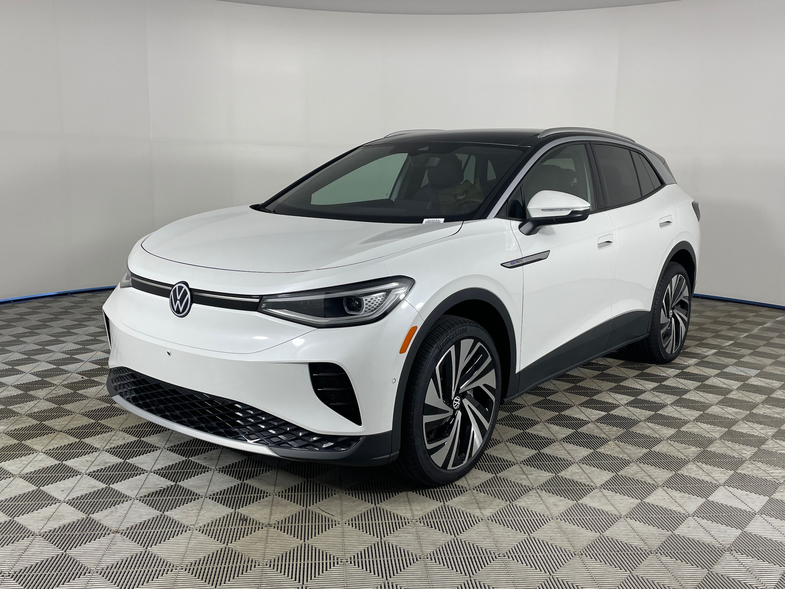 2025 Volkswagen ID.4 PRO S PLUS's photo