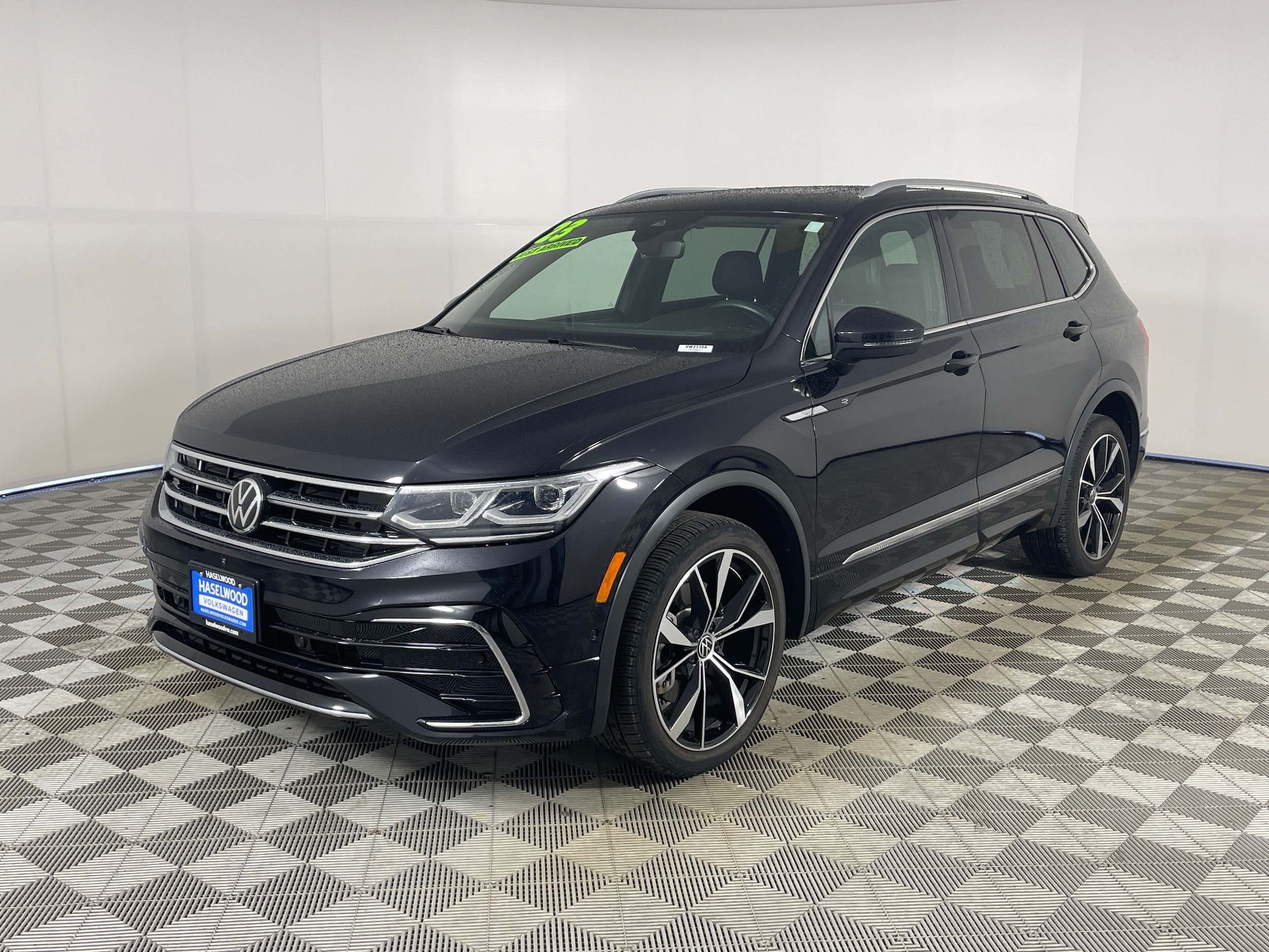 2023 Volkswagen Tiguan 2.0T SEL R-Line 4Motion's photo