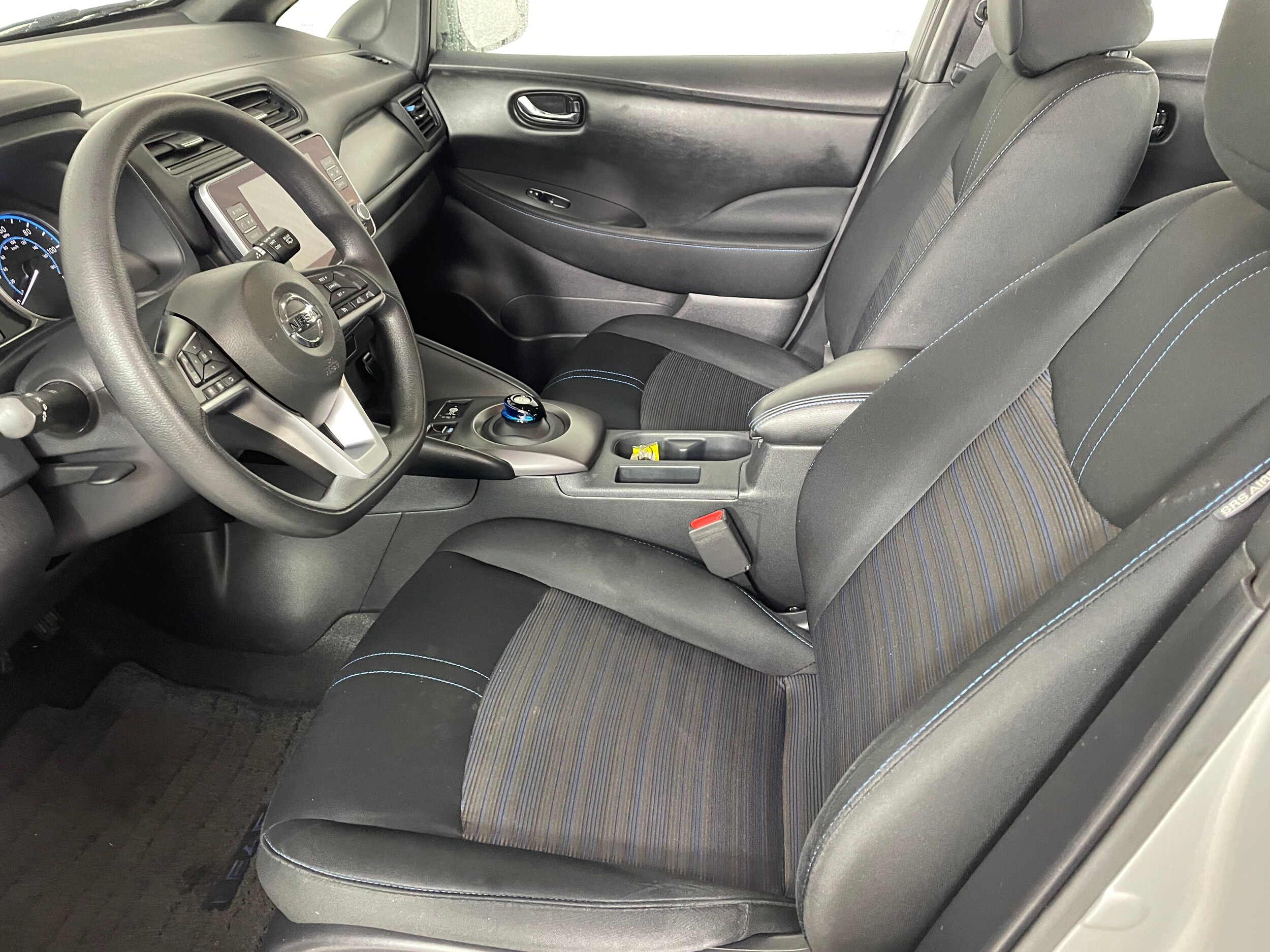 2020 Nissan Leaf S photo 2