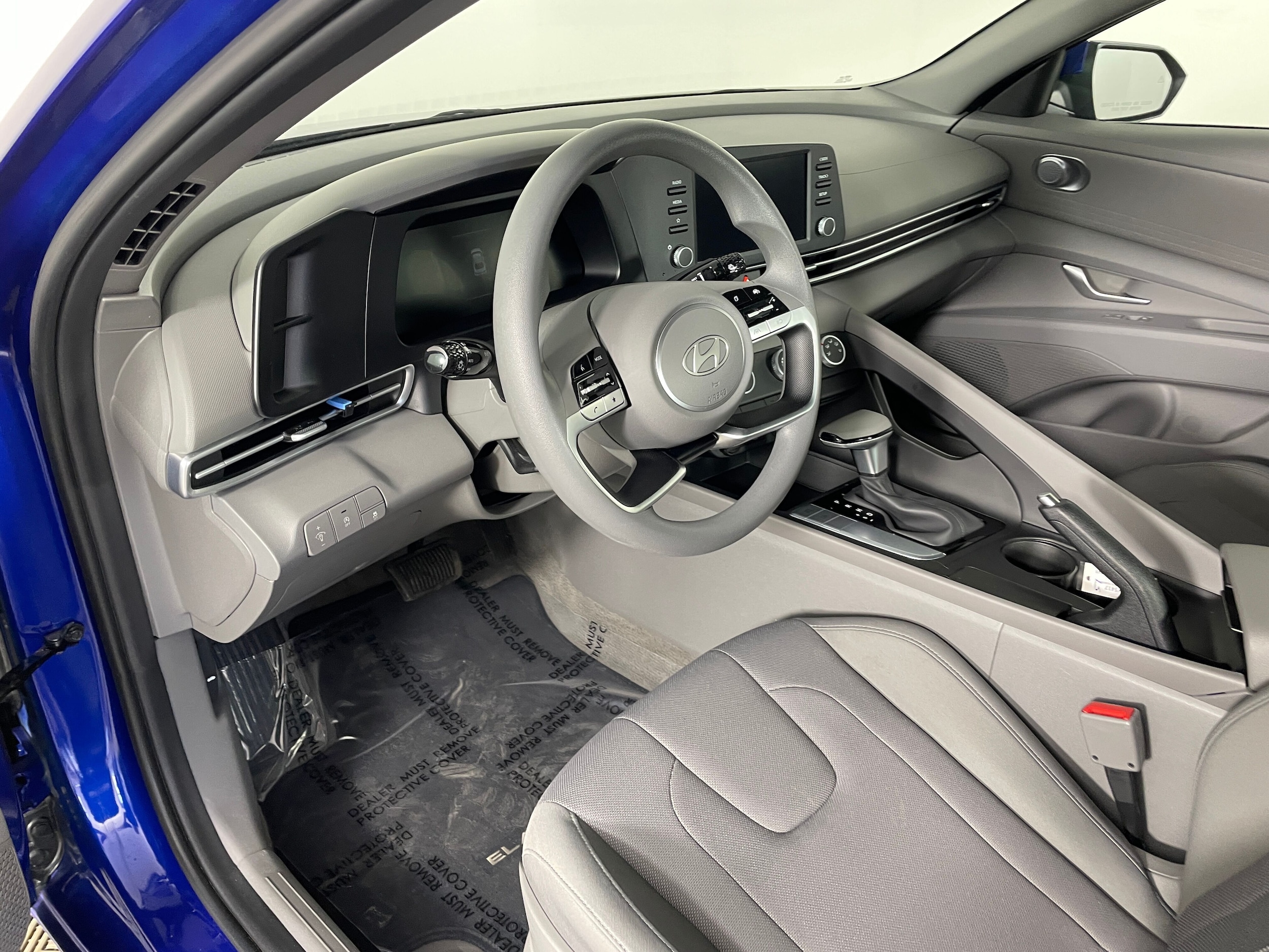 2025 Hyundai Elantra SE photo 2