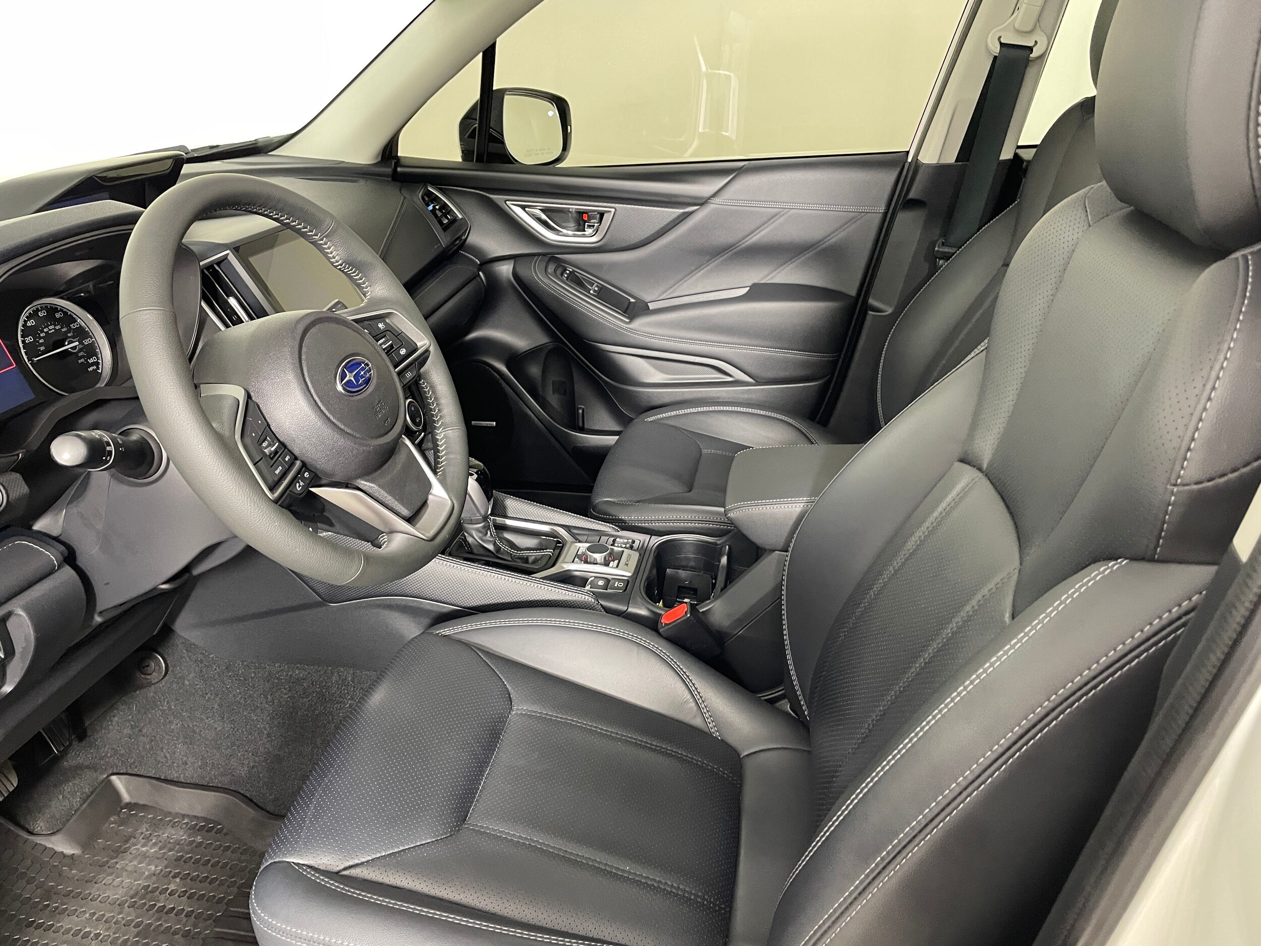2024 Subaru Forester Touring photo 2