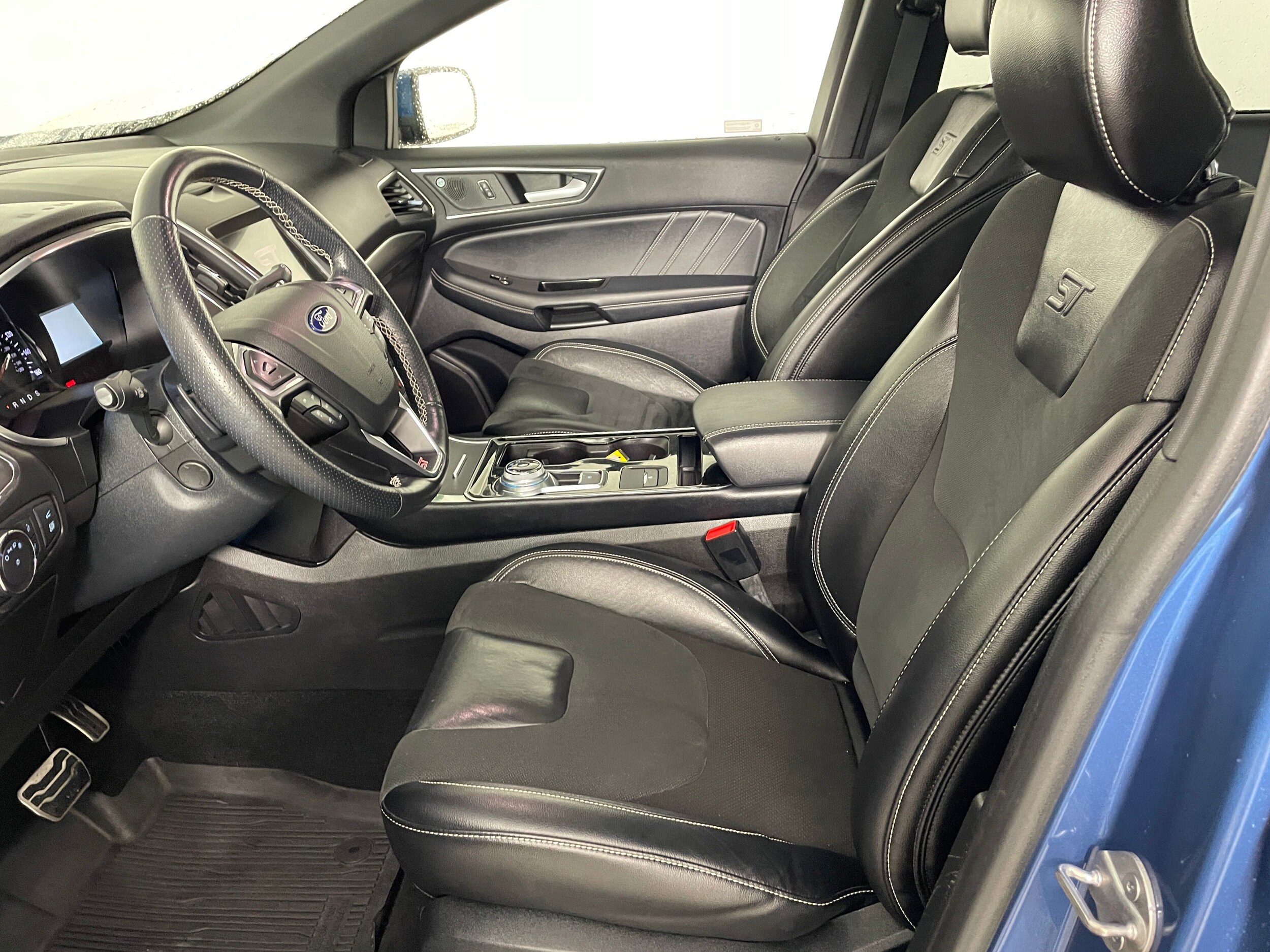 2019 Ford Edge ST photo 2