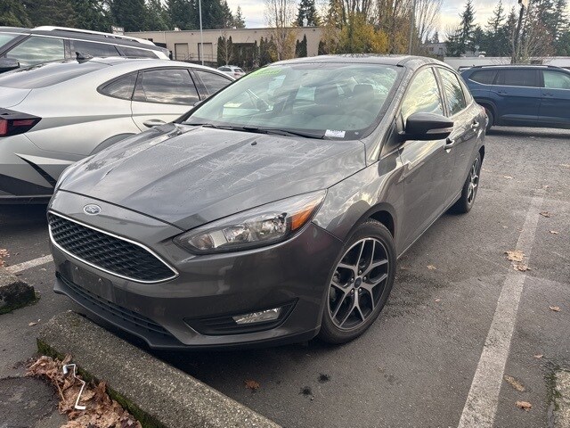 2017 Ford Focus SEL Sedan photo 3