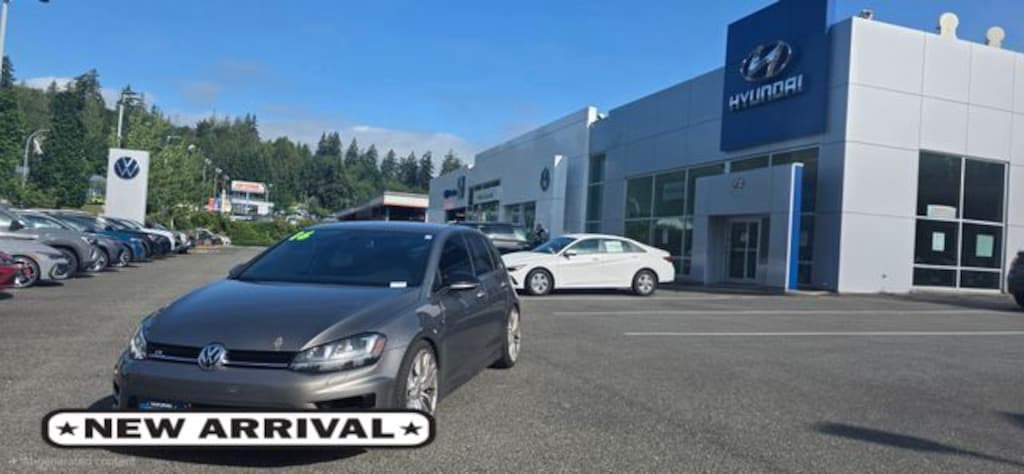 Used 2016 Volkswagen Golf R 4-Door w/DCC & Navigation Hatchback