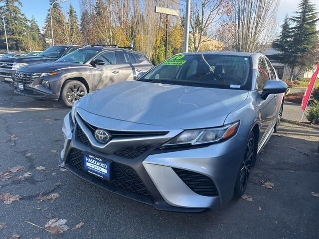 2020 Toyota Camry Hybrid SE photo 3