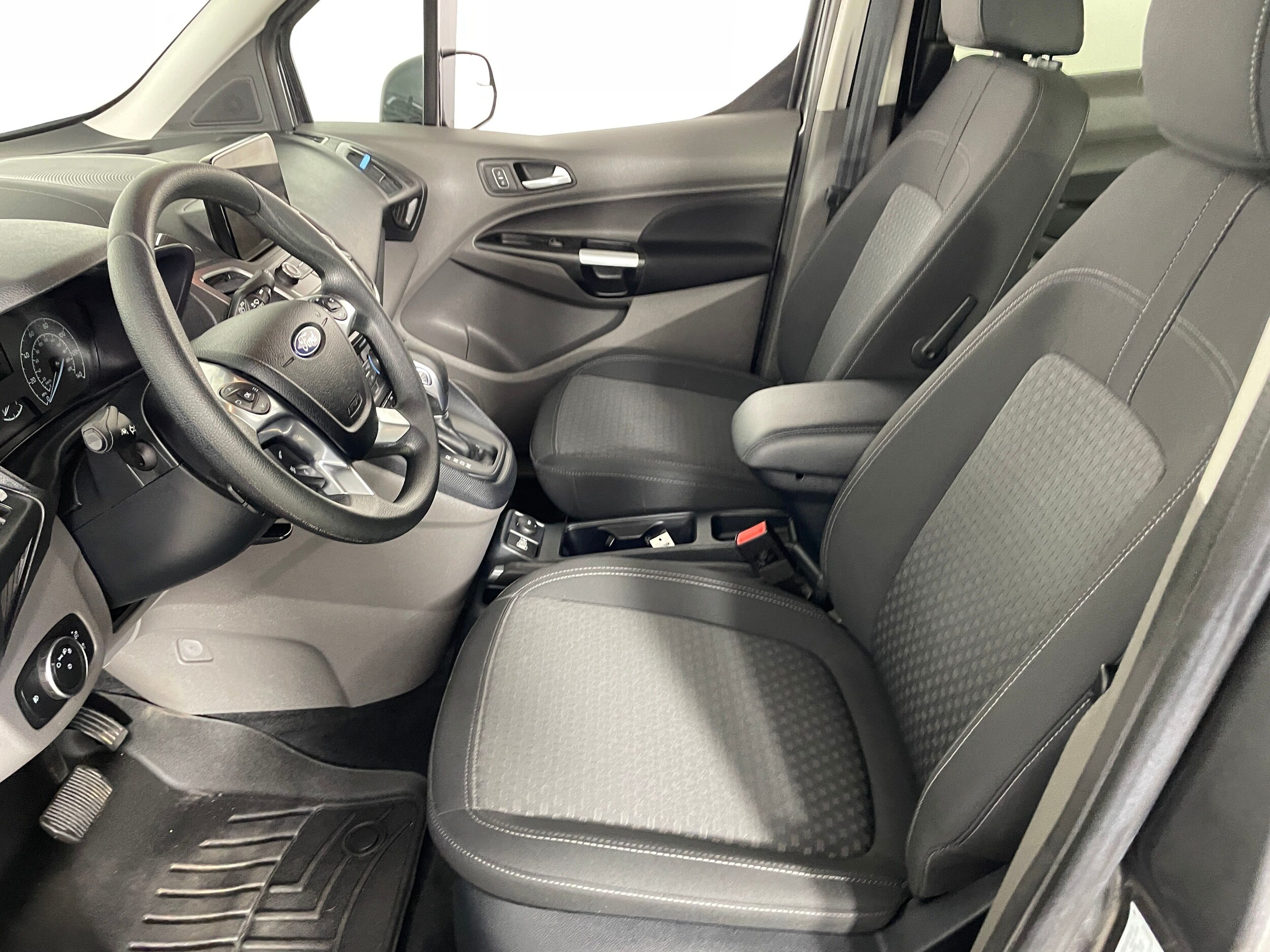 2023 Ford Transit Connect XLT Passenger Wagon photo 2