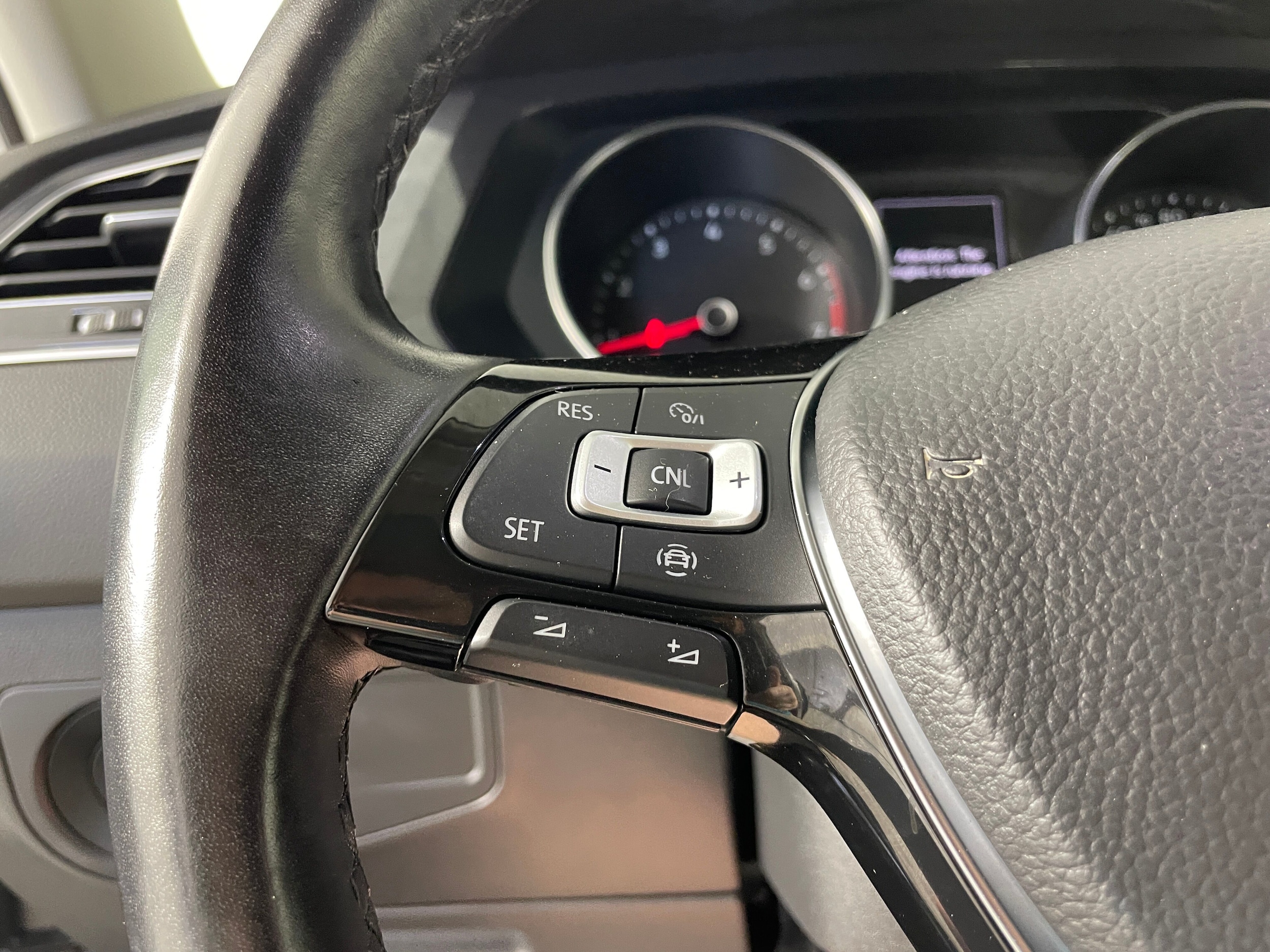 2019 Volkswagen Tiguan SE - Photo 10