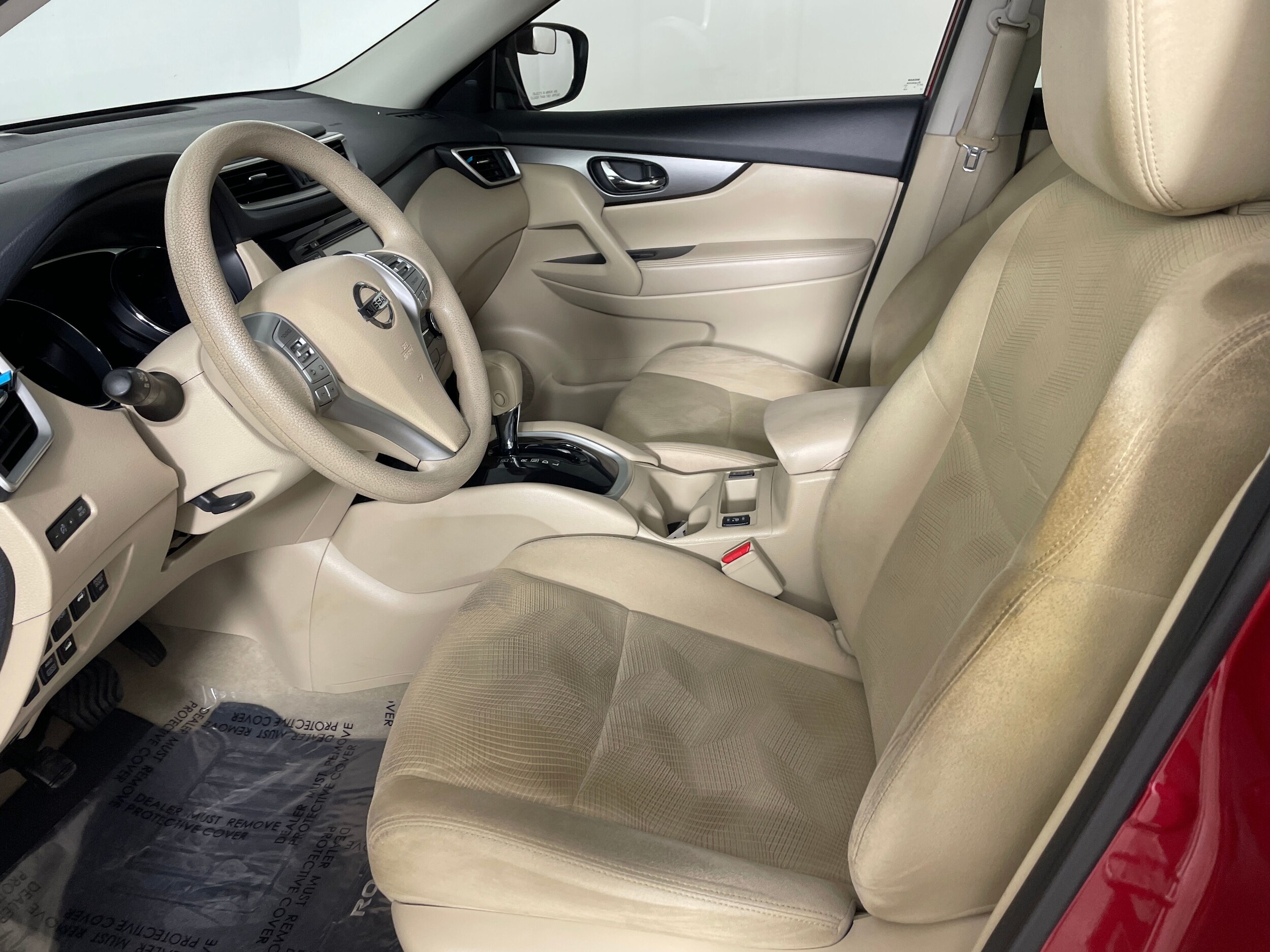 2015 Nissan Rogue SV photo 2