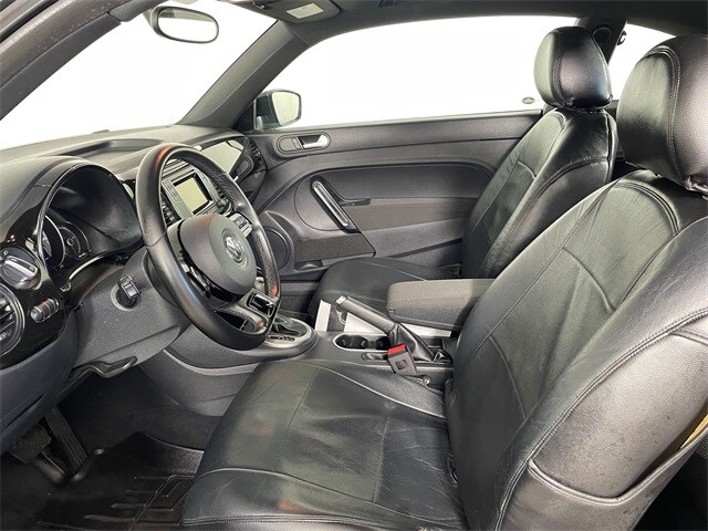 2018 Volkswagen Beetle S photo 2