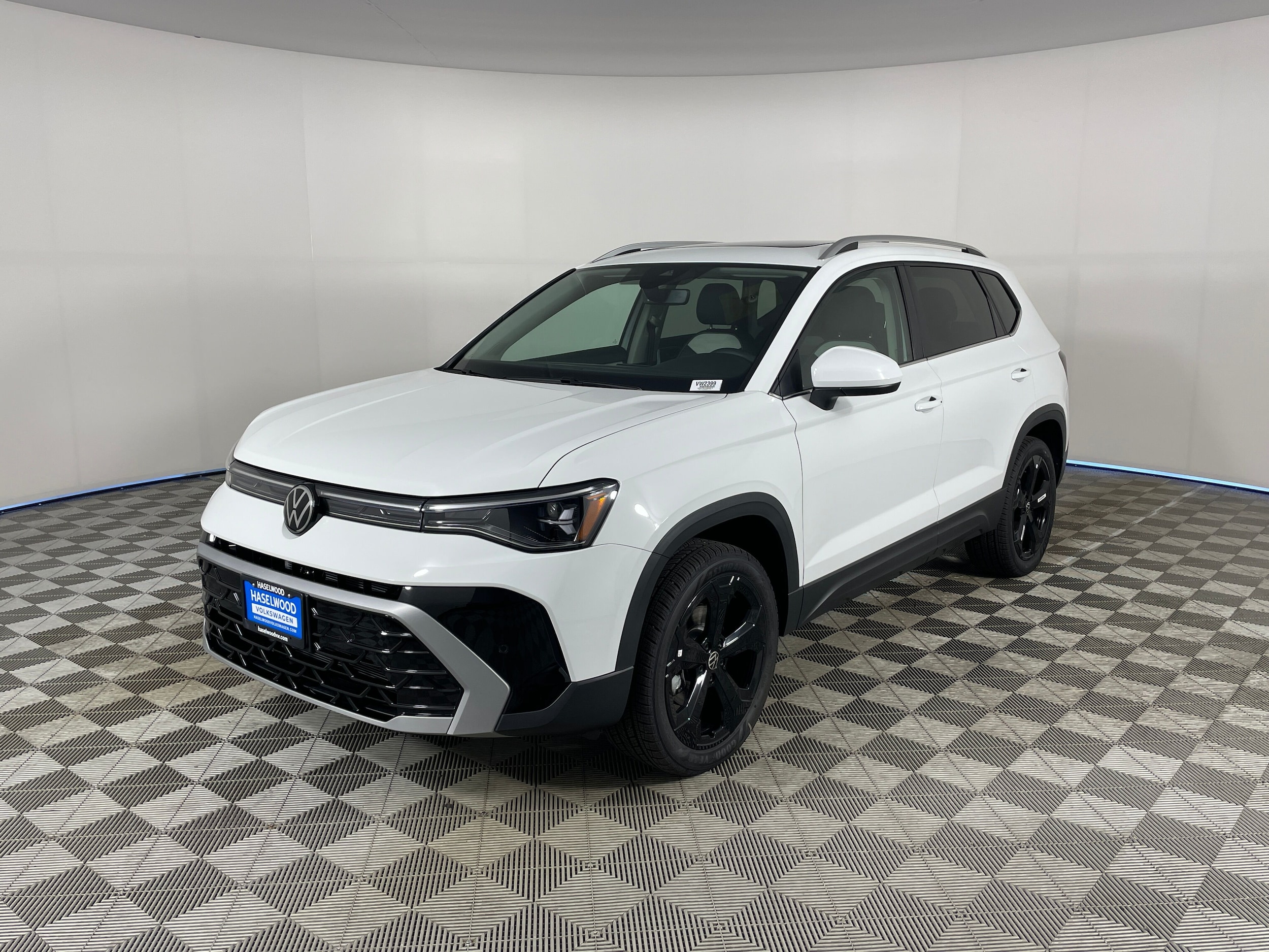 2025 Volkswagen Taos SEL's photo