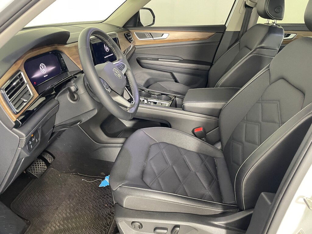 Used 2024 Volkswagen Atlas 2.0T SE w/Technology SUV