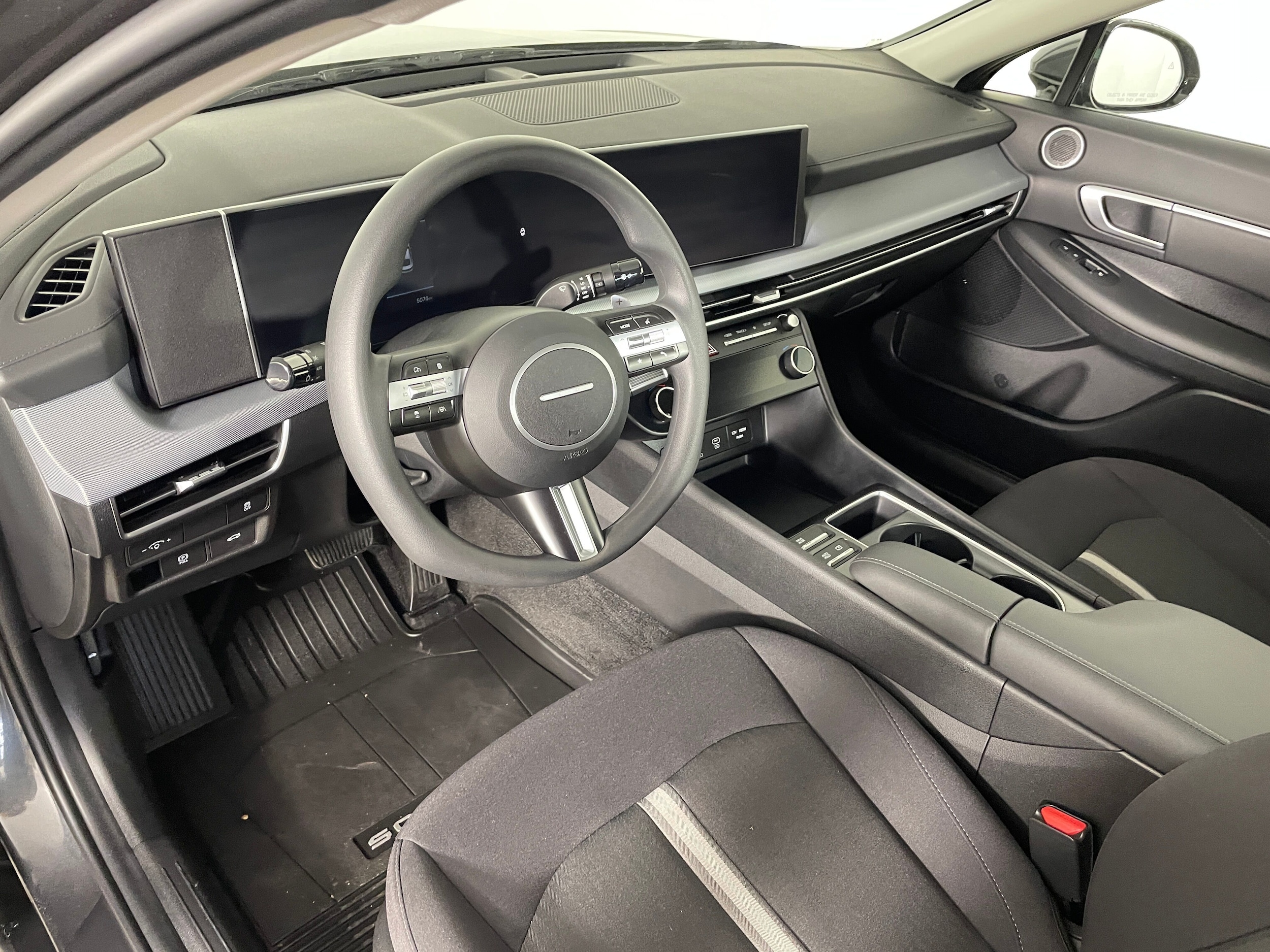 2025 Hyundai Sonata SEL photo 2