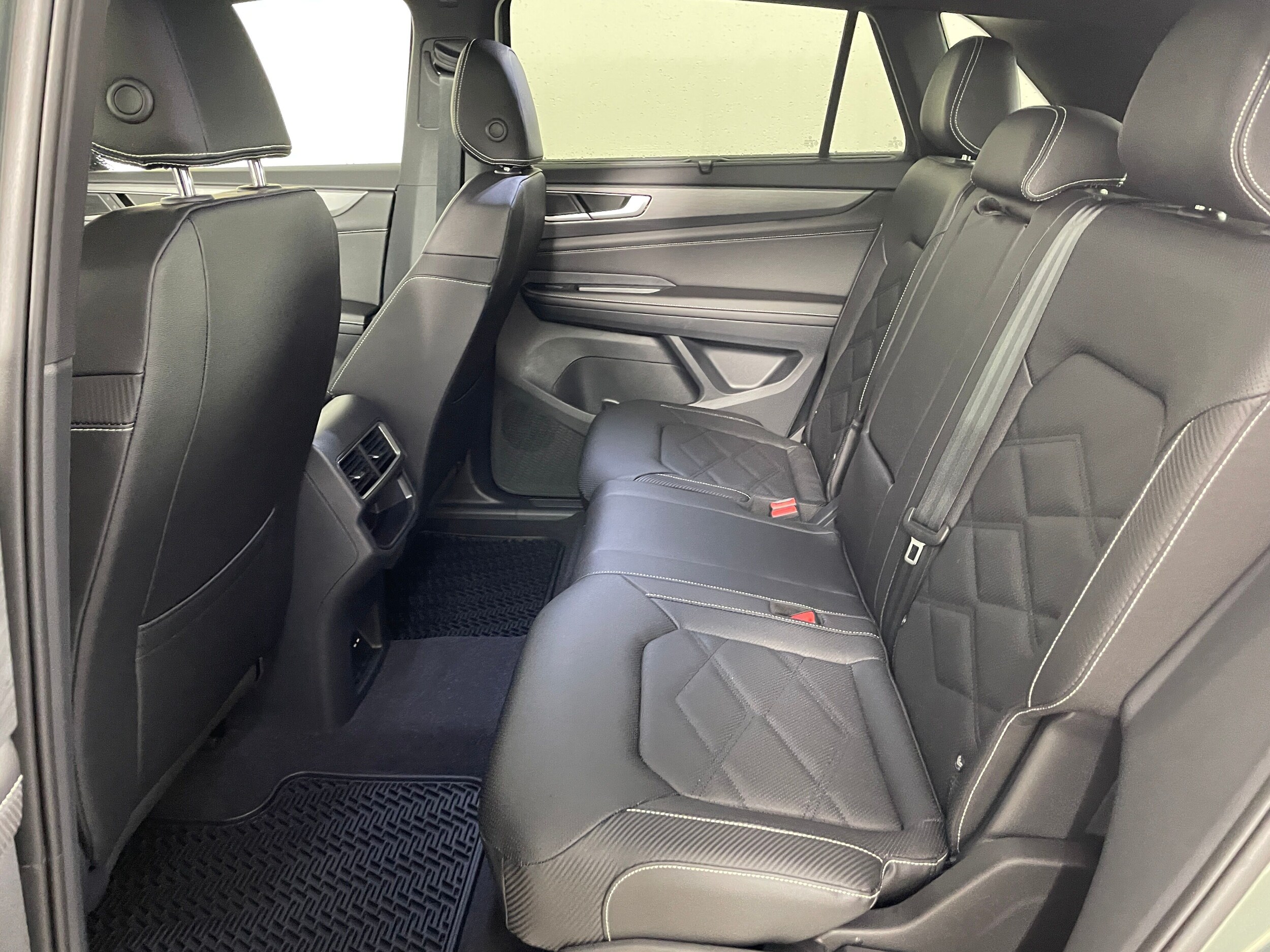 2026 Volkswagen Atlas Cross Sport SE Technology photo 3