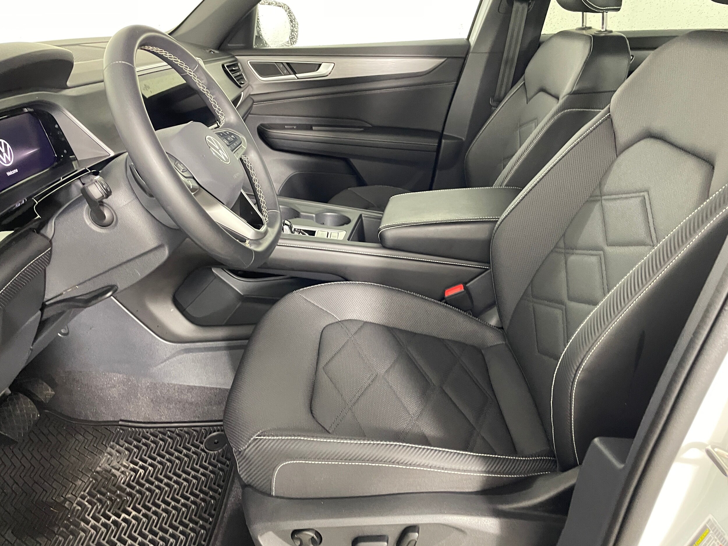 2024 Volkswagen Atlas Cross Sport SE photo 2