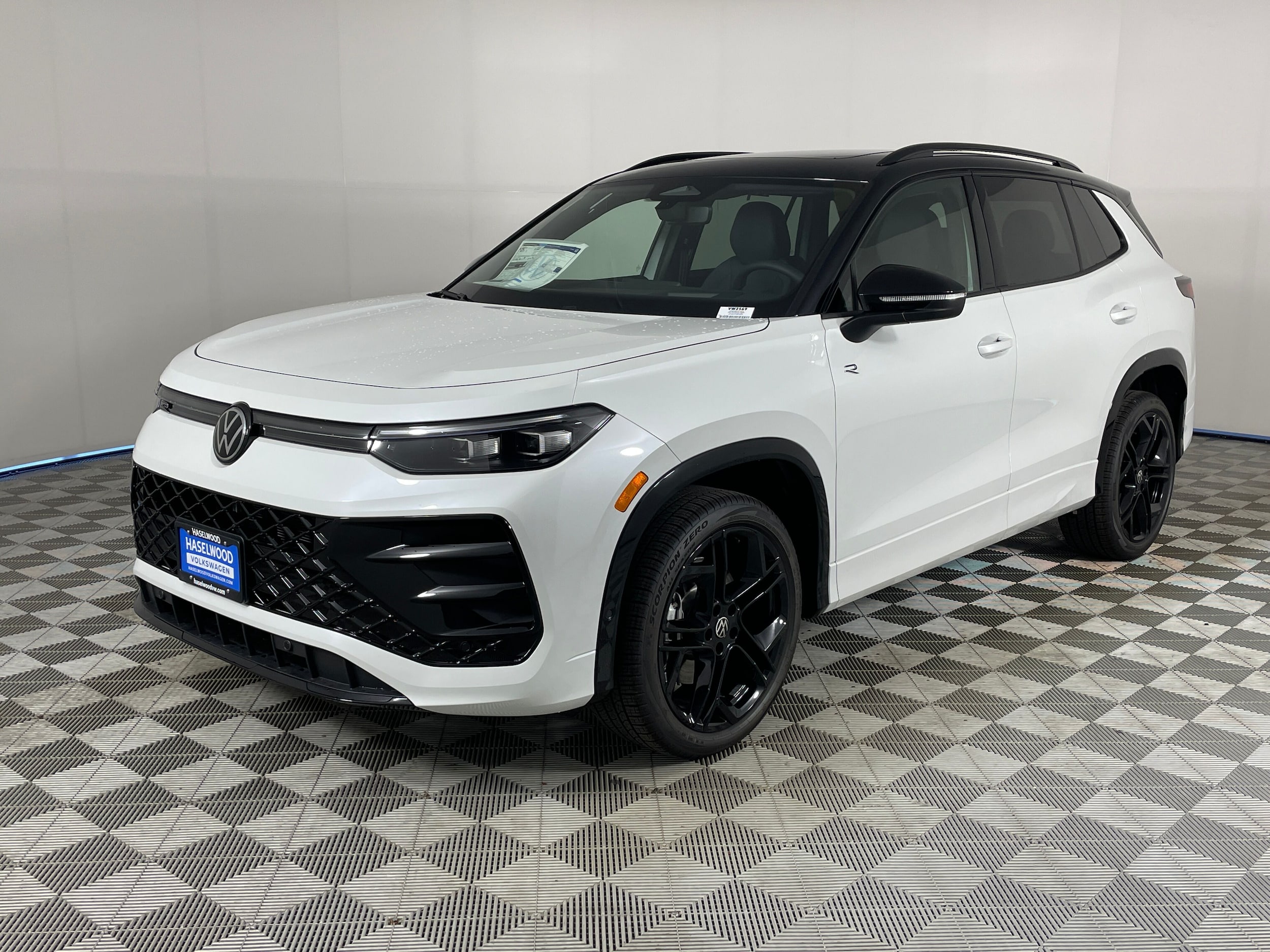 2026 Volkswagen Tiguan SE R-LINE BLACK