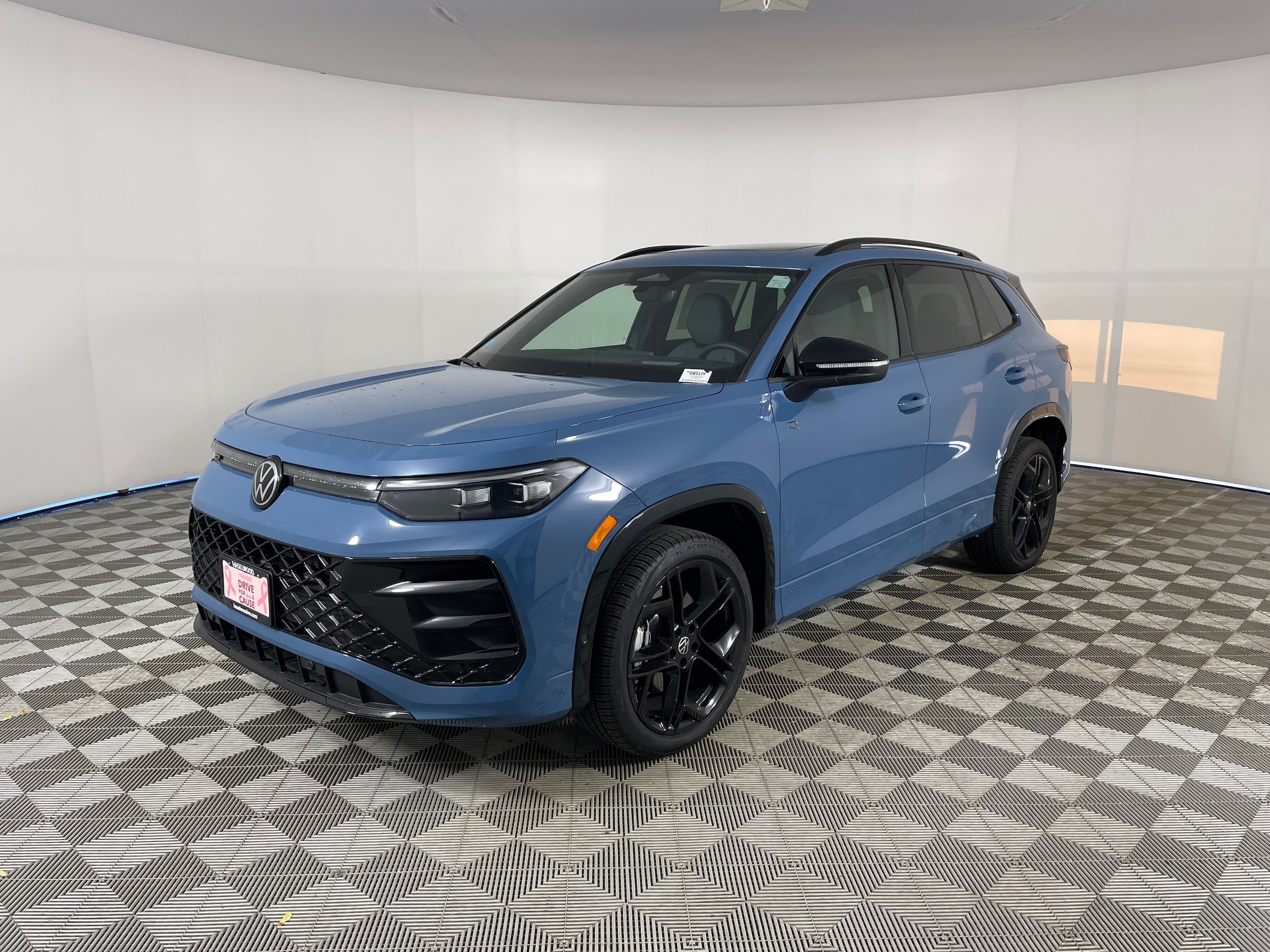 2025 Volkswagen Tiguan SE R-LINE BLACK