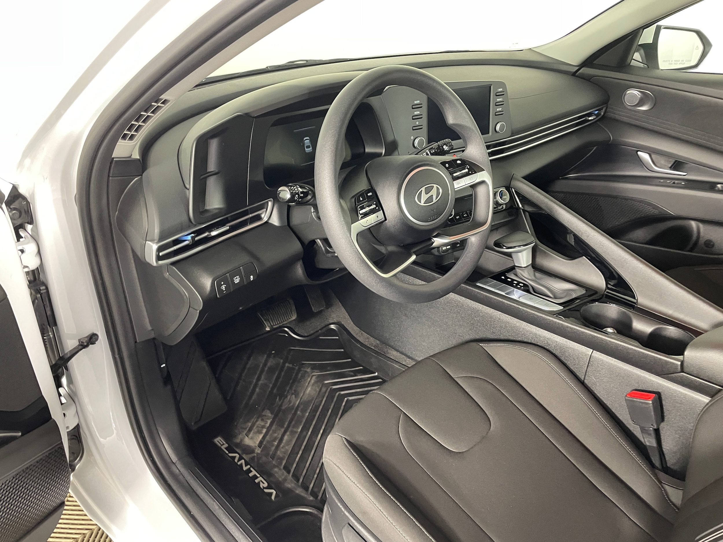 2025 Hyundai Elantra Blue - Photo 3