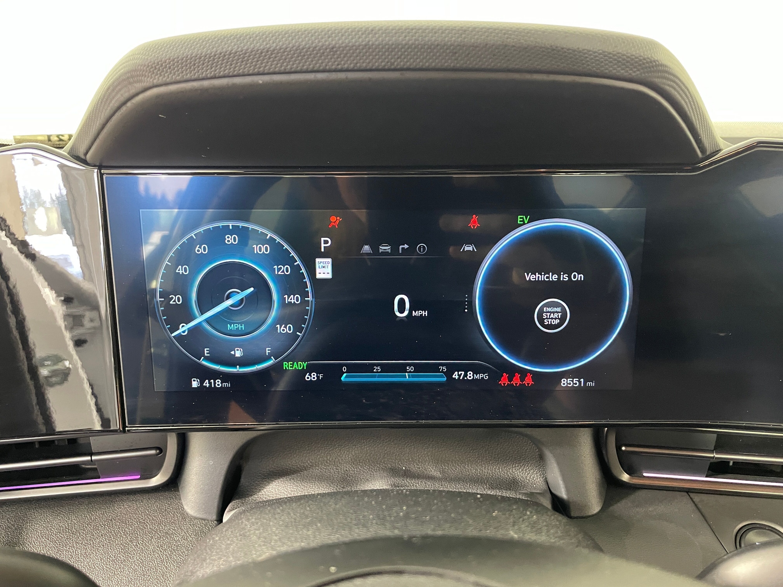 2025 Hyundai Elantra Hybrid photo 4